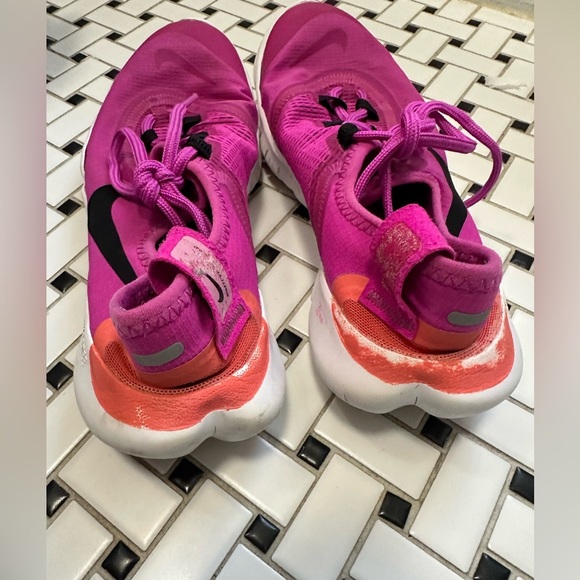 Nike Fuchsia and Black Running Shoes - Picture 4 of 6
